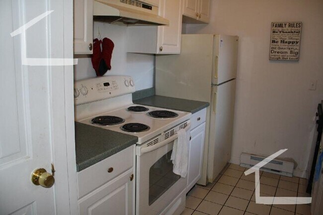Building Photo - No Brokers Fee, Desirable Location Steps from NEU, Eat-in Kitchen Stainless Still appliances Good...