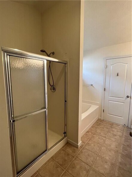 Building Photo - 324 White Oak Way