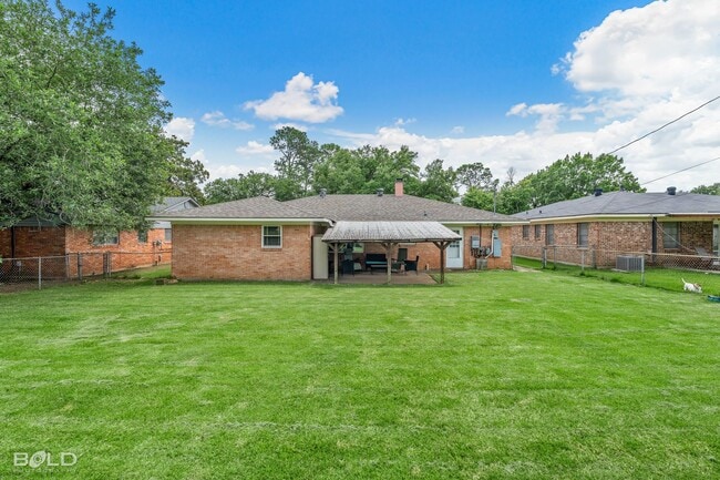 Building Photo - Adorable 3 bed 2 bath in Broadmoor Area!