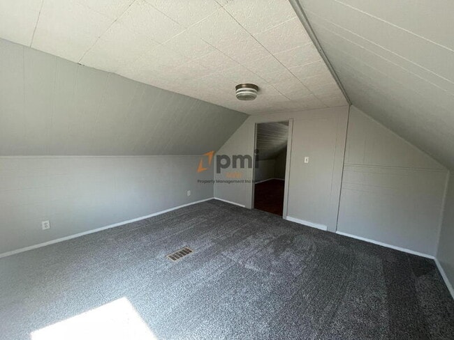 Building Photo - 3703 Towle Ave