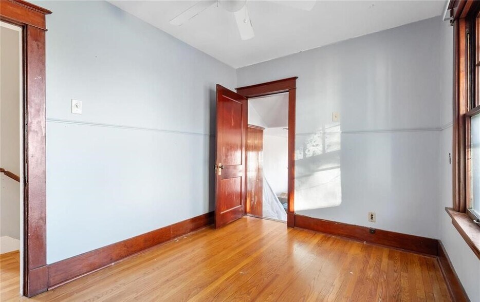 Building Photo - 2420 Simpson Ave