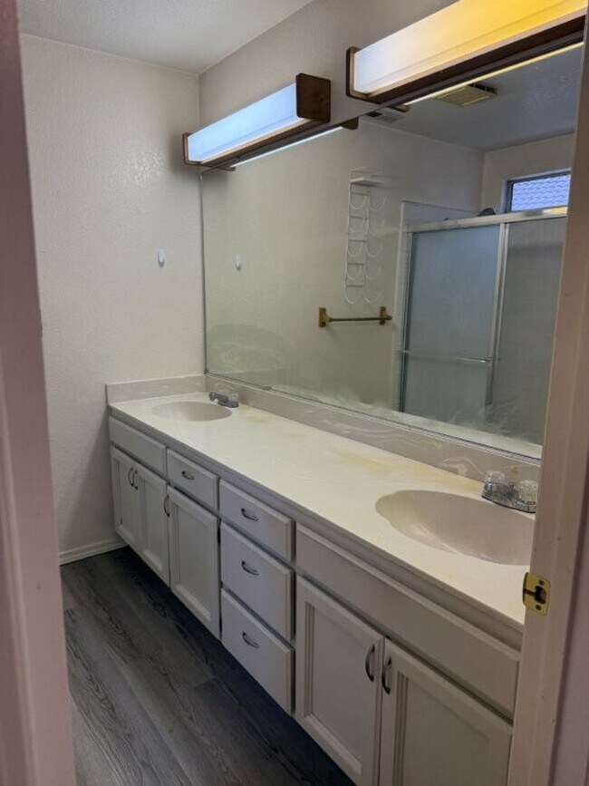 Building Photo - Modern 3 Bedroom 2 Bath One Story Browns Valley Vacaville *Star Rentals