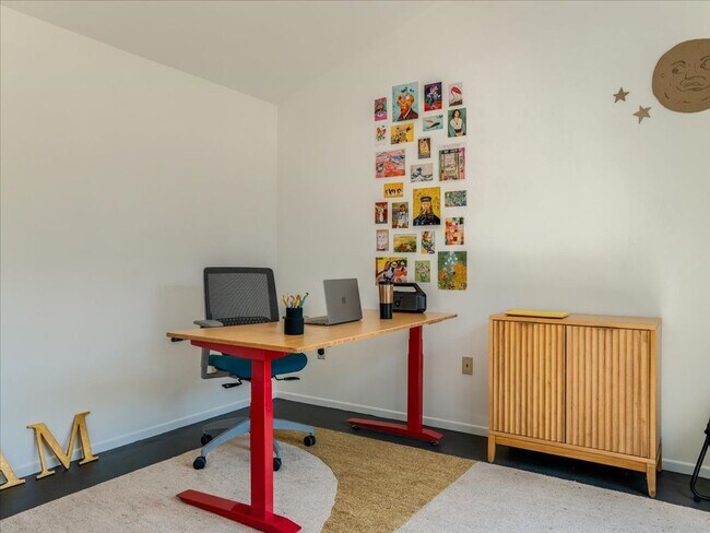 Building Photo - 271 Twin Ridge Dr