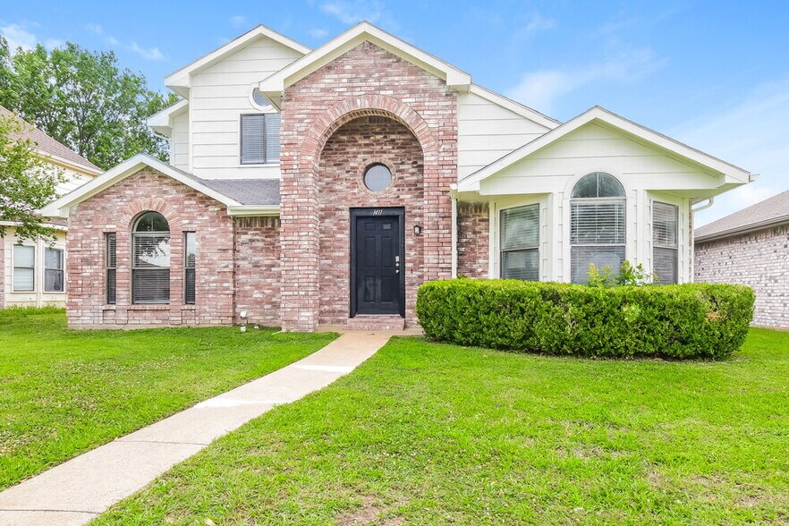 Building Photo - 1411 Sandalwood Dr
