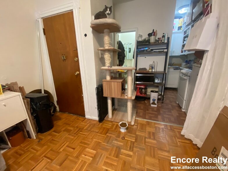 Building Photo - 47 Joy St