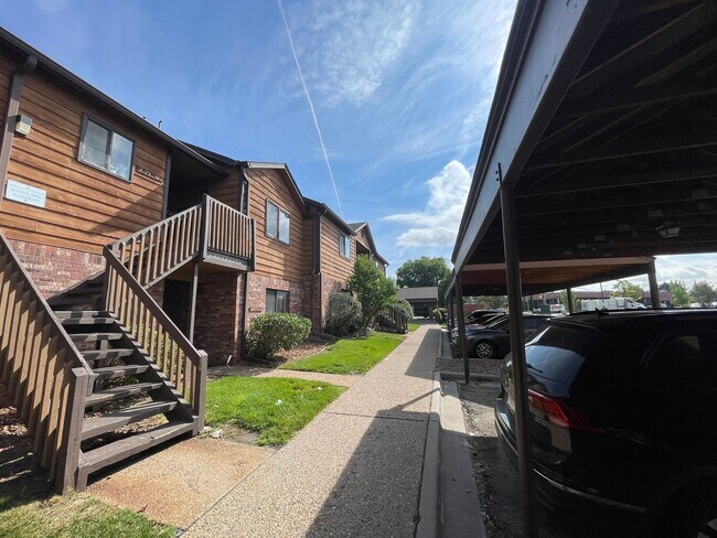 Building Photo - Super 1 Bedroom Condo in Perfect Condition!
