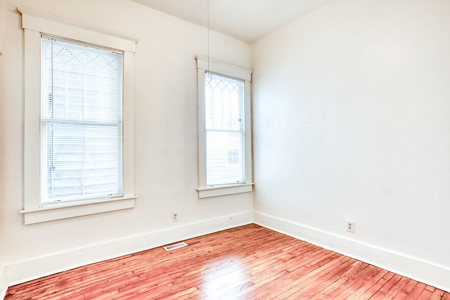 Building Photo - 301 W 32nd St