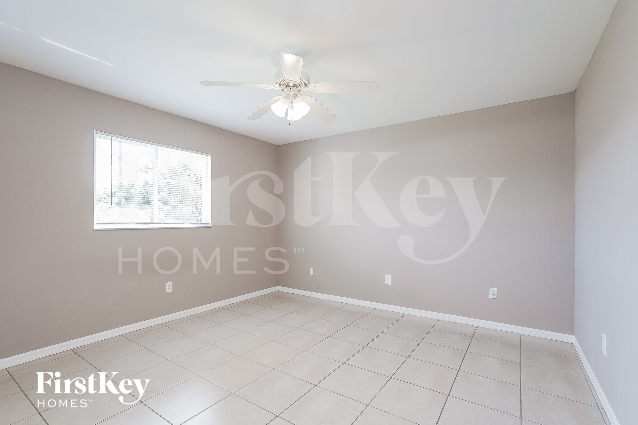 Building Photo - 2715 SW 1st Pl