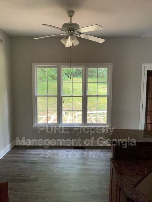 Building Photo - 27 N Hampton Dr