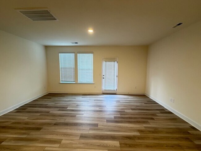 Building Photo - Mebane / Townhouse