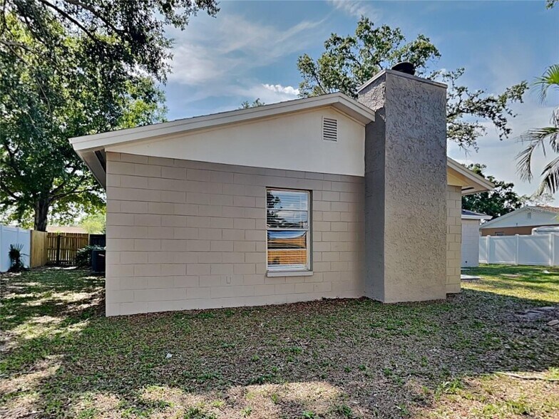 Building Photo - 646 Pine Forest Dr