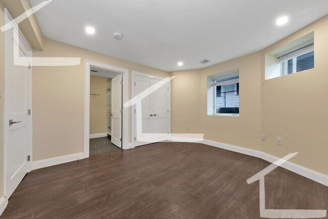 Building Photo - 157 4th St
