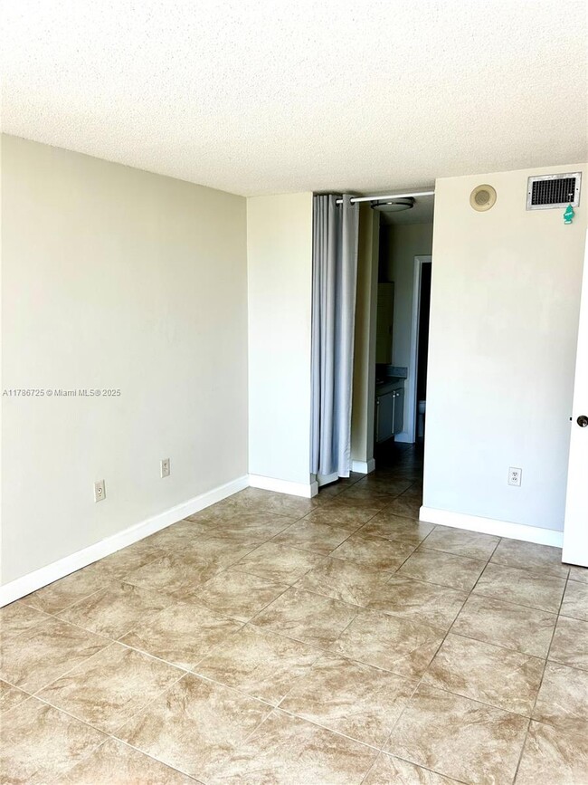 Building Photo - 1200 NE Miami Gardens Dr