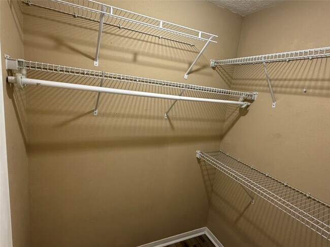 Building Photo - 116 Lasso St