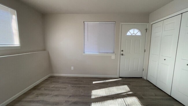 Building Photo - 1137 Cree Dr