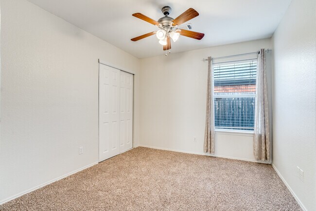 Building Photo - 3625 Garden Springs Dr