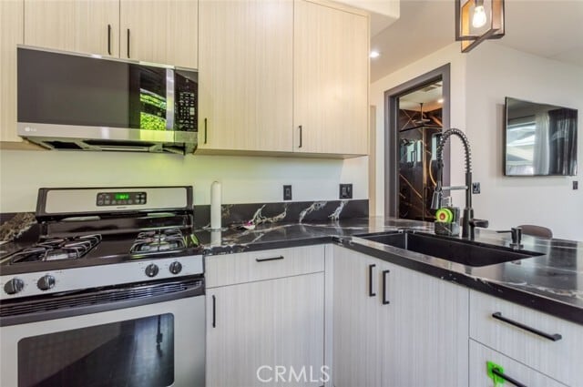 Building Photo - 8252 Morse Ave