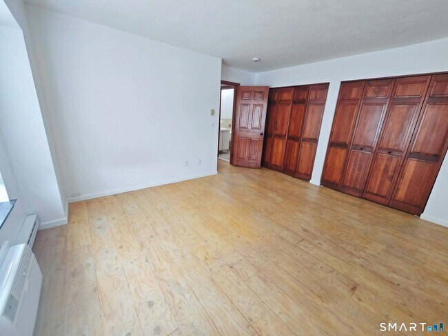 Building Photo - 112 Bond St