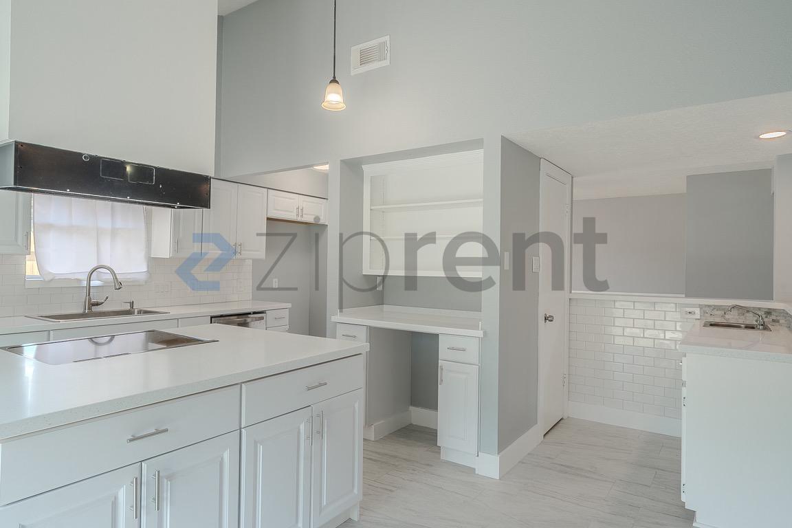 Building Photo - Unit