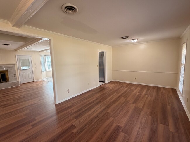 Building Photo - 2604 McArthur Dr