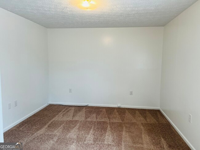 Building Photo - 42 Robinson St