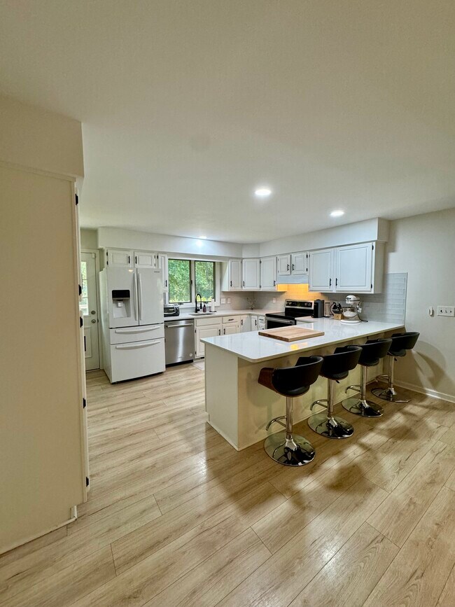 Building Photo - 303 Long Leaf Dr