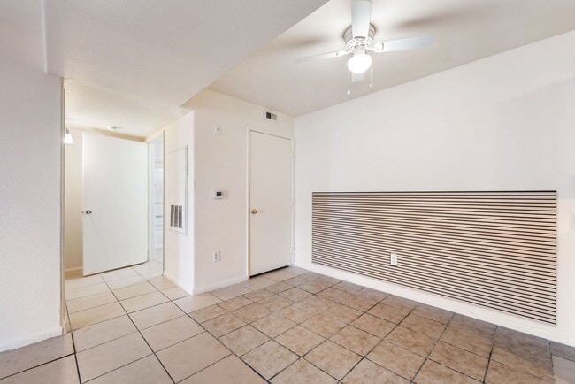 Building Photo - Spacious Condo with Resort-Style Amenities!