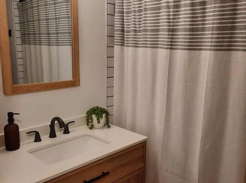 Building Photo - 609 Monte Carlo Dr