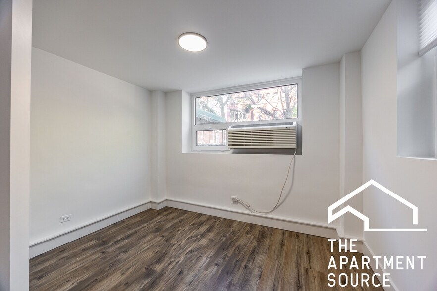 Building Photo - 941 W Carmen Ave