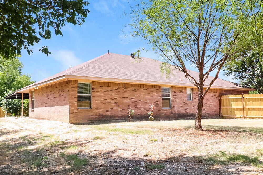 Building Photo - 704 Mimosa Trail