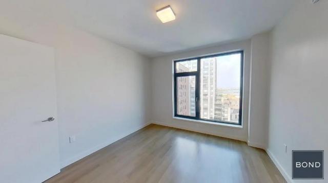 Building Photo - 3 bedroom in NEW YORK NY 10028