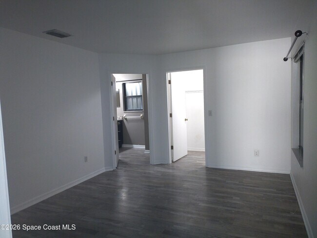 Building Photo - 3619 Egret Dr