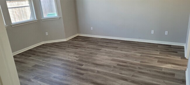Building Photo - 6042 Carpenters Cove Ln
