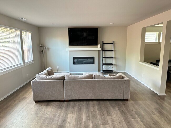 Building Photo - RENTAL! Spacious 6-Bedroom Home Near JBLM – Built in 2025