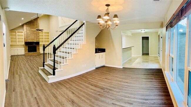 Building Photo - 14135 Sandfield Dr