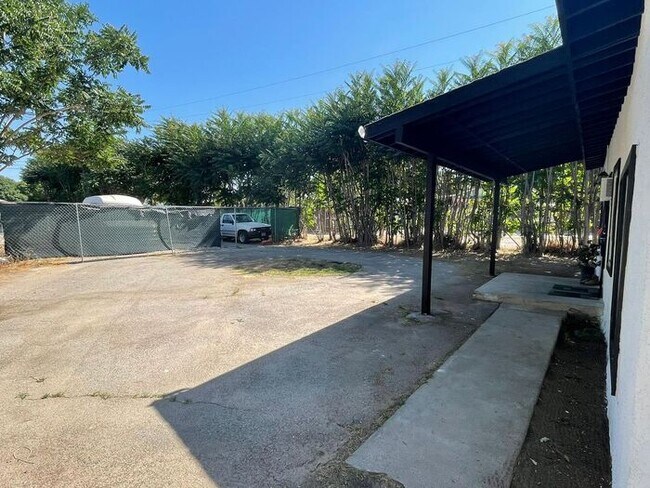 Building Photo - Fully Furnished House for Rent at 10953 Ca...