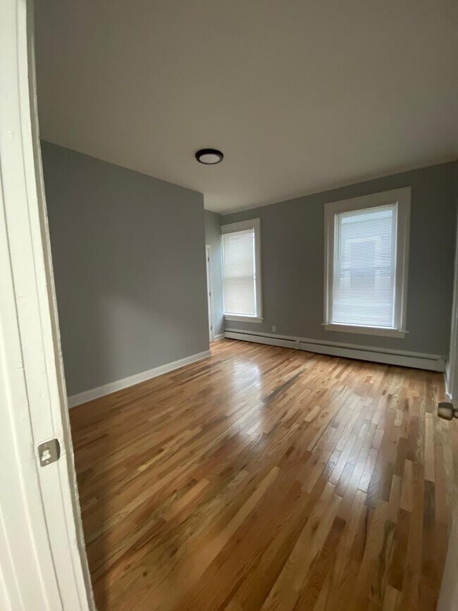 Building Photo - 378 Orchard St