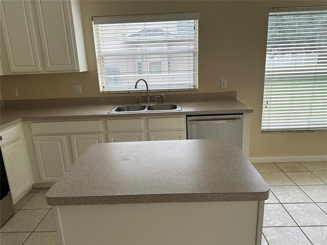 Building Photo - 1023 Cinnamon Fern Ct