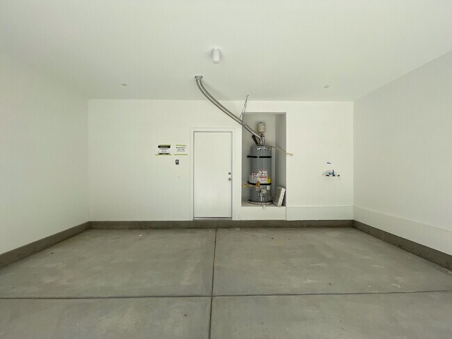 Building Photo - GATED 3 BED 2.5 BATH 2 CAR GARAGE + LOFT IN NORTH LAS VEGAS