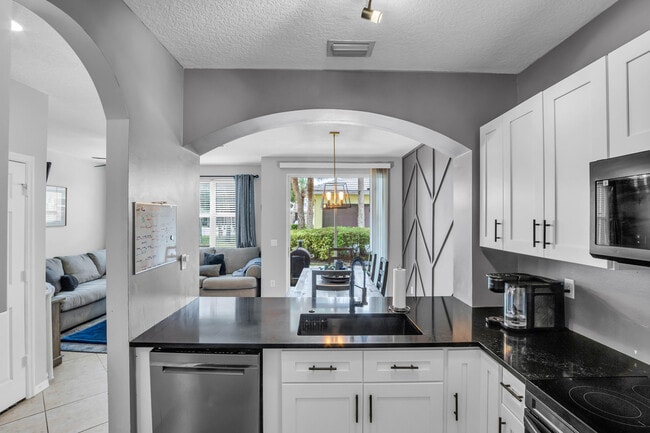 Building Photo - 4947 Grinnell St