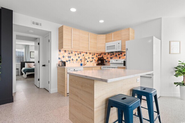 Building Photo - 1500 Cenith Dr