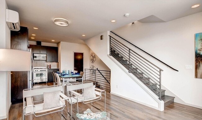 Building Photo - Ballard Townhouse