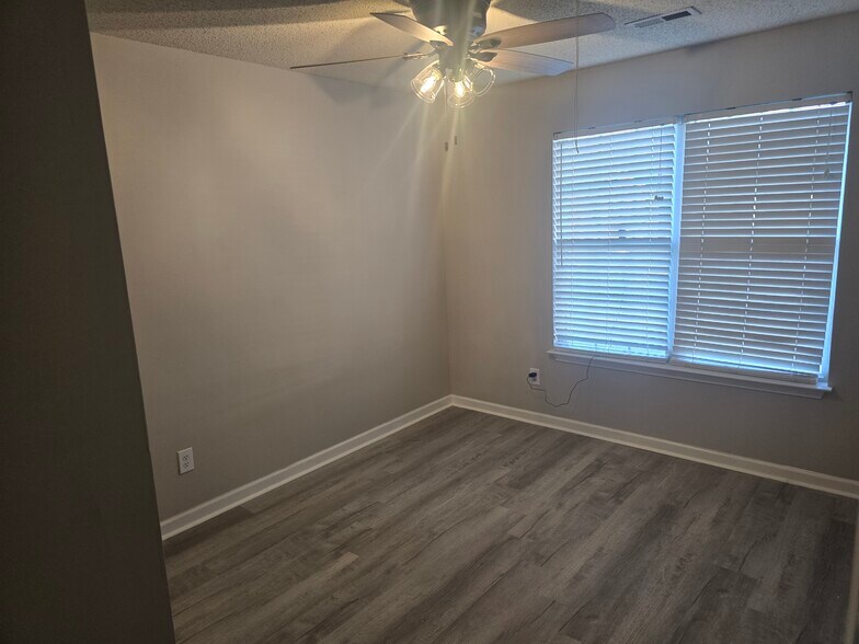 Building Photo - 103 Heritage Creek Way