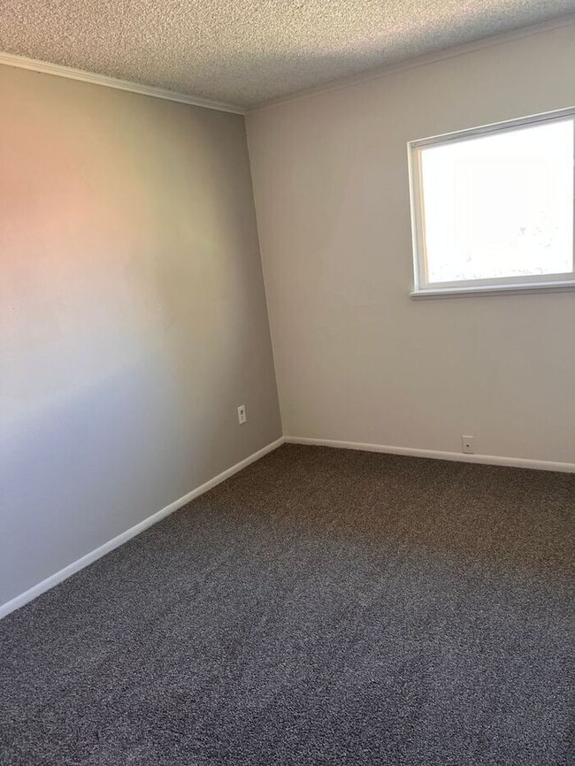 Building Photo - Spacious Three Bedroom Townhome in Westmin...