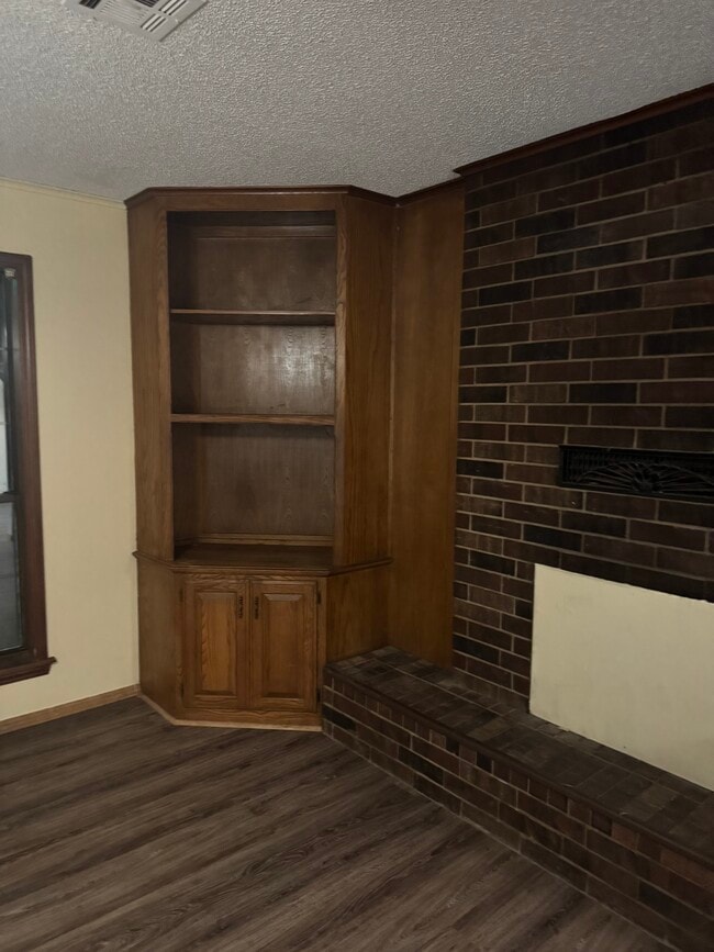 Building Photo - 323 S Shurley St