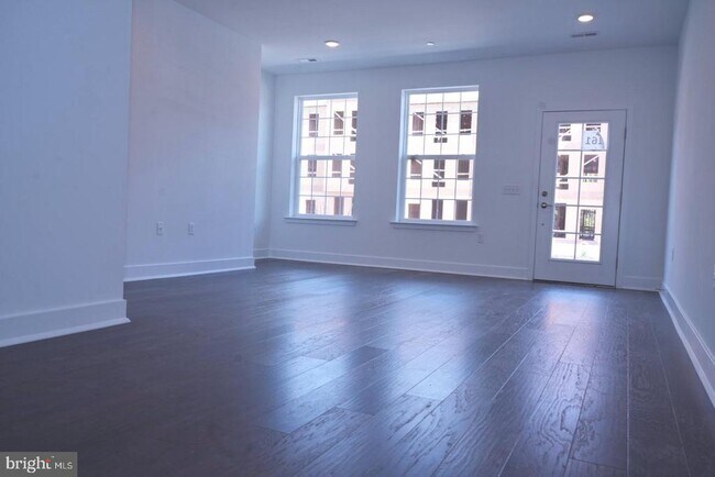 Building Photo - 105 Stoutsburg Blvd
