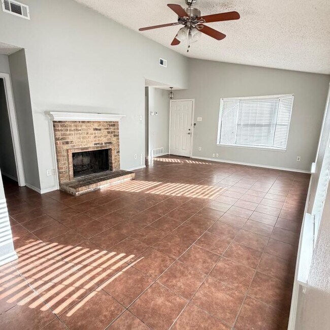 Building Photo - 5319 Waterford Dr