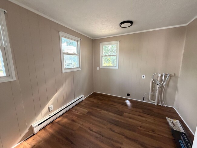 Building Photo - 53 Lamoreaux Dr NE