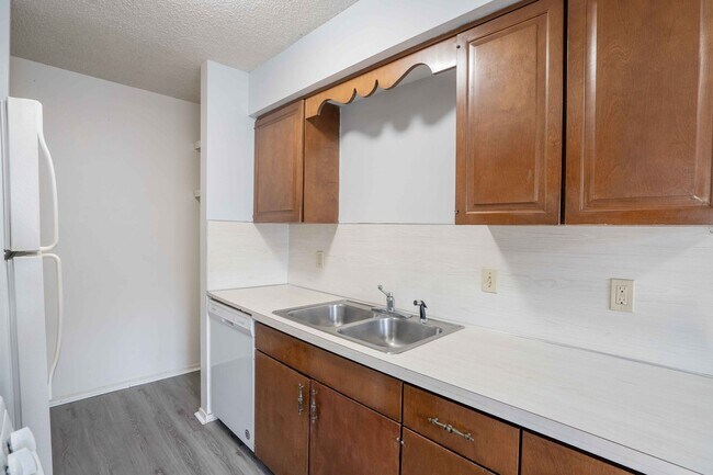 Building Photo - S Joplin Ave Duplex