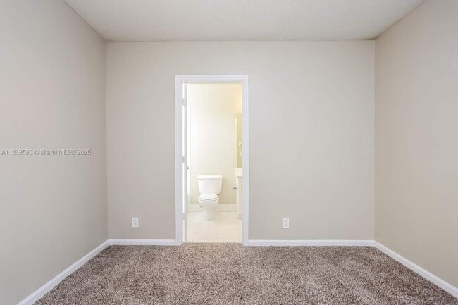 Building Photo - 1560 SW 194th Ave